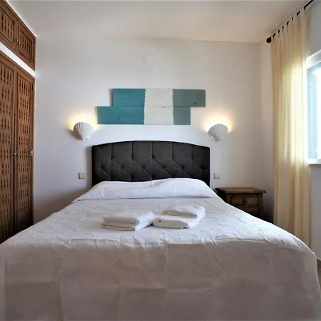 Villa Sleeps 6 Air Con Wifi T608011 *