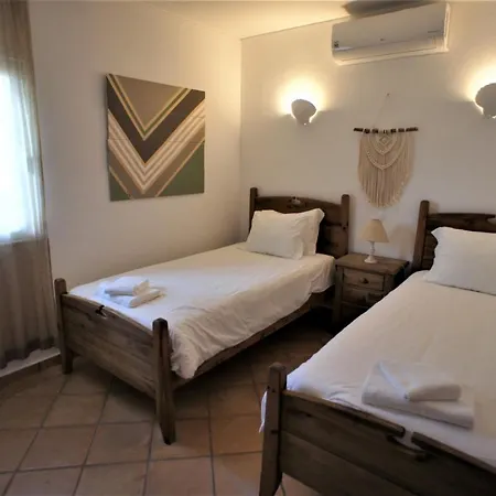 Villa Sleeps 6 Air Con Wifi T608011